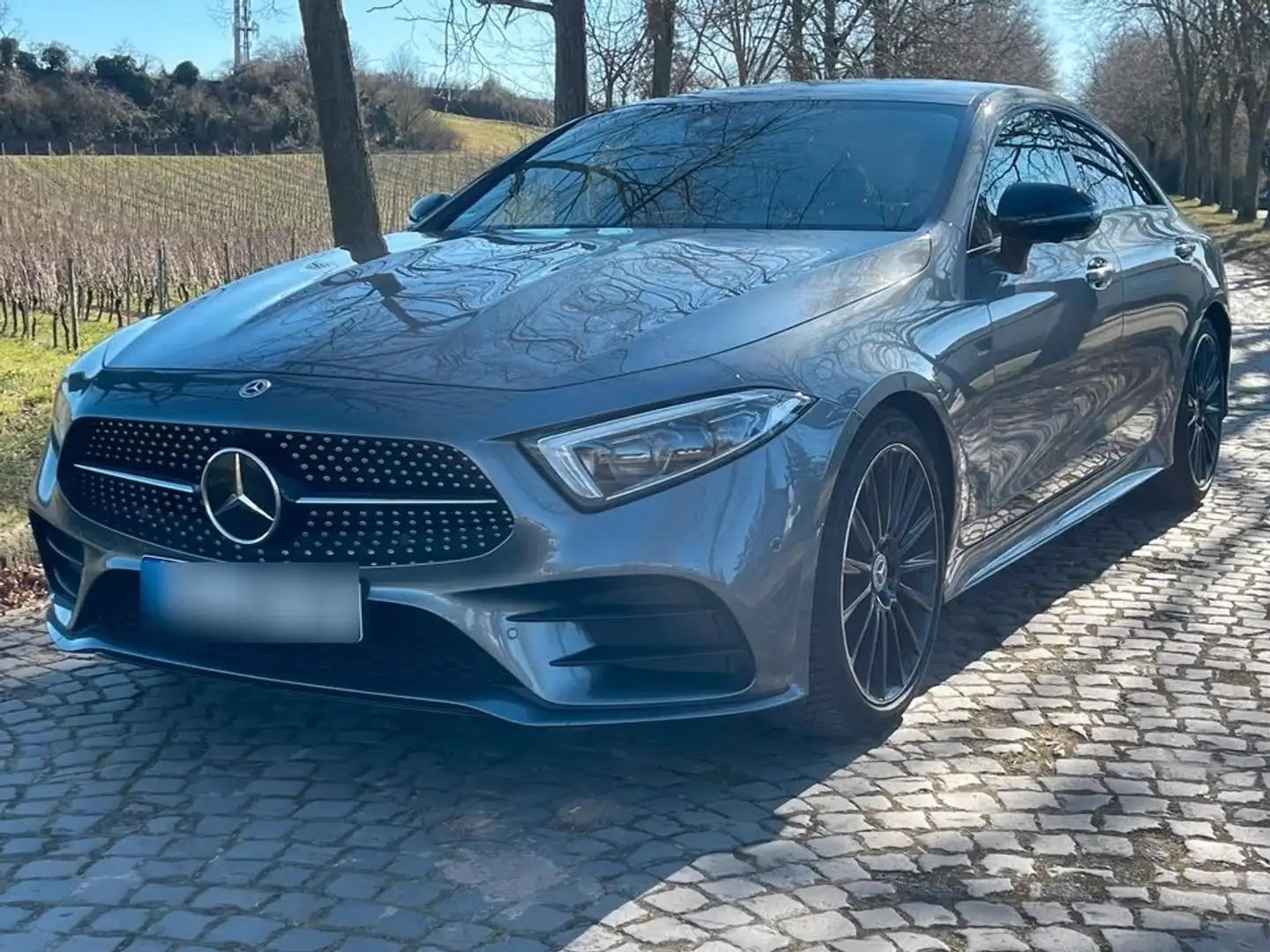 Mercedes-Benz CLS 350 CLS 350 9G-TRONIC AMG Line Šedá - 2