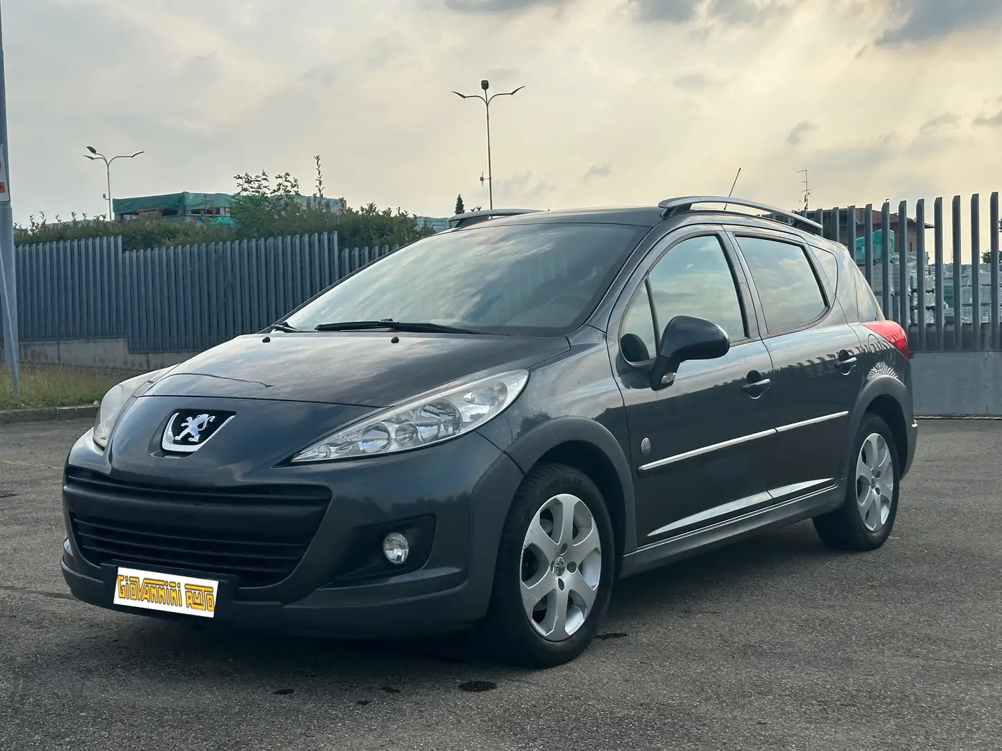 Peugeot 207 SW 1.6 hdi 16v Outdoor 112cv fap FL Grau - 1