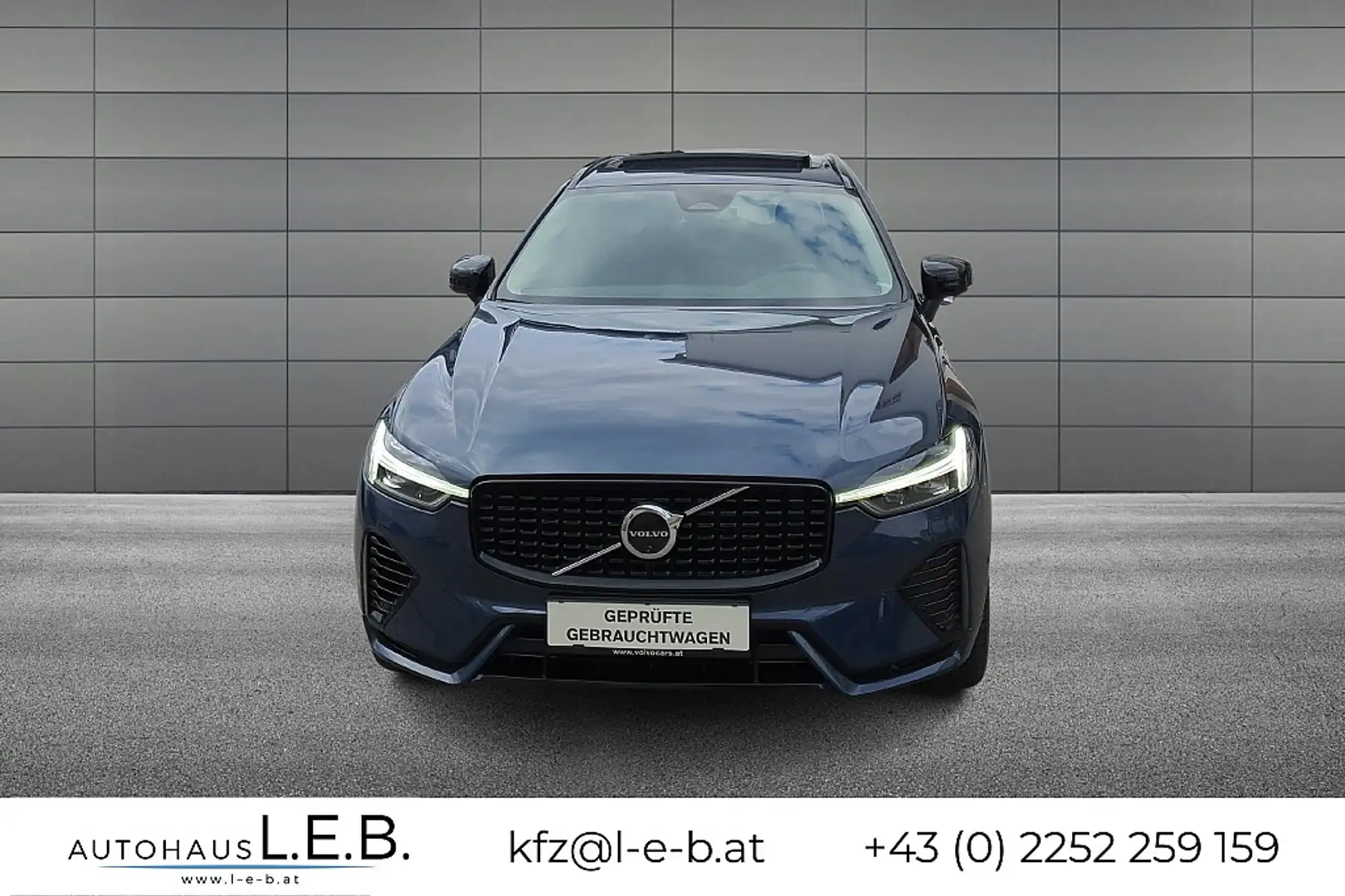 Volvo XC60 T6 AWD PHEV Plus Dark Aut. Blau - 2