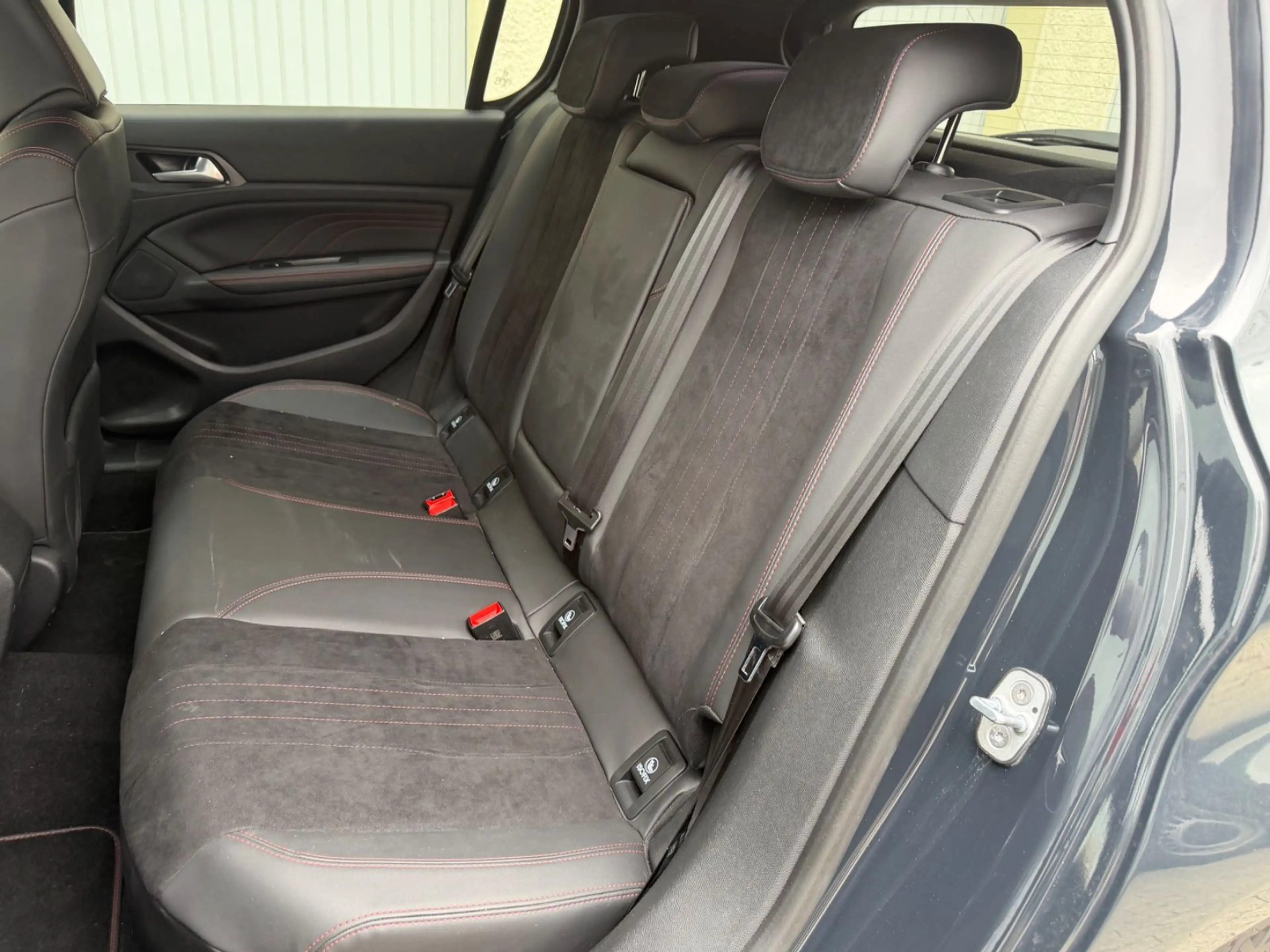 Peugeot 308 GT*LED*CarPlay*Komfortzugang* — photo 10