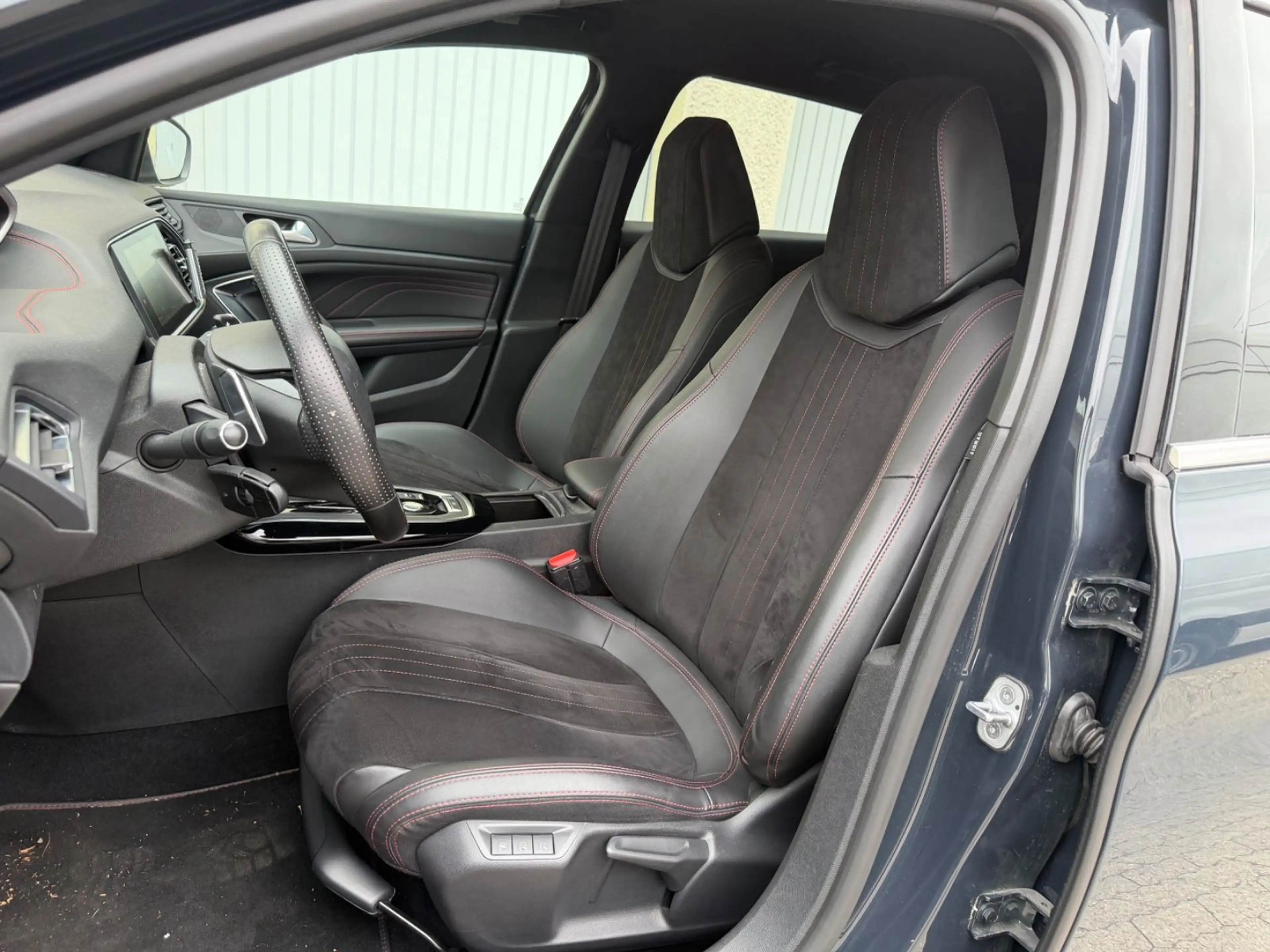 Peugeot 308 GT*LED*CarPlay*Komfortzugang* — photo 5