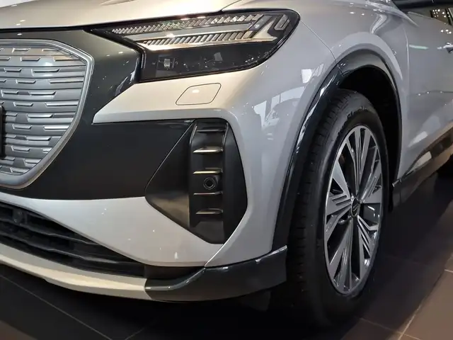 Audi Q4 e-tron view 6