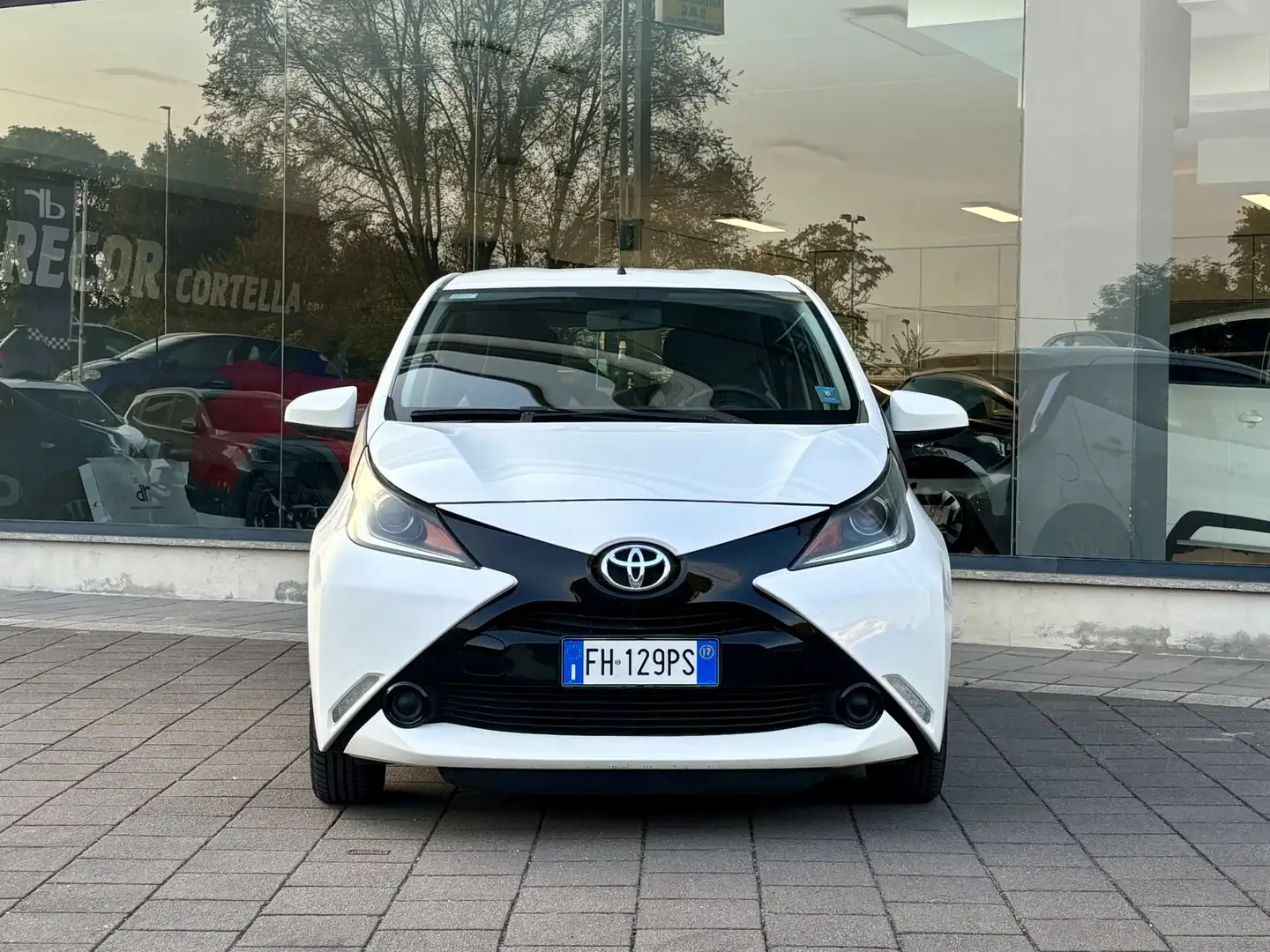 Toyota Aygo Aygo 1.0 VVT-i 69 CV 5 porte x-play Weiß - 2