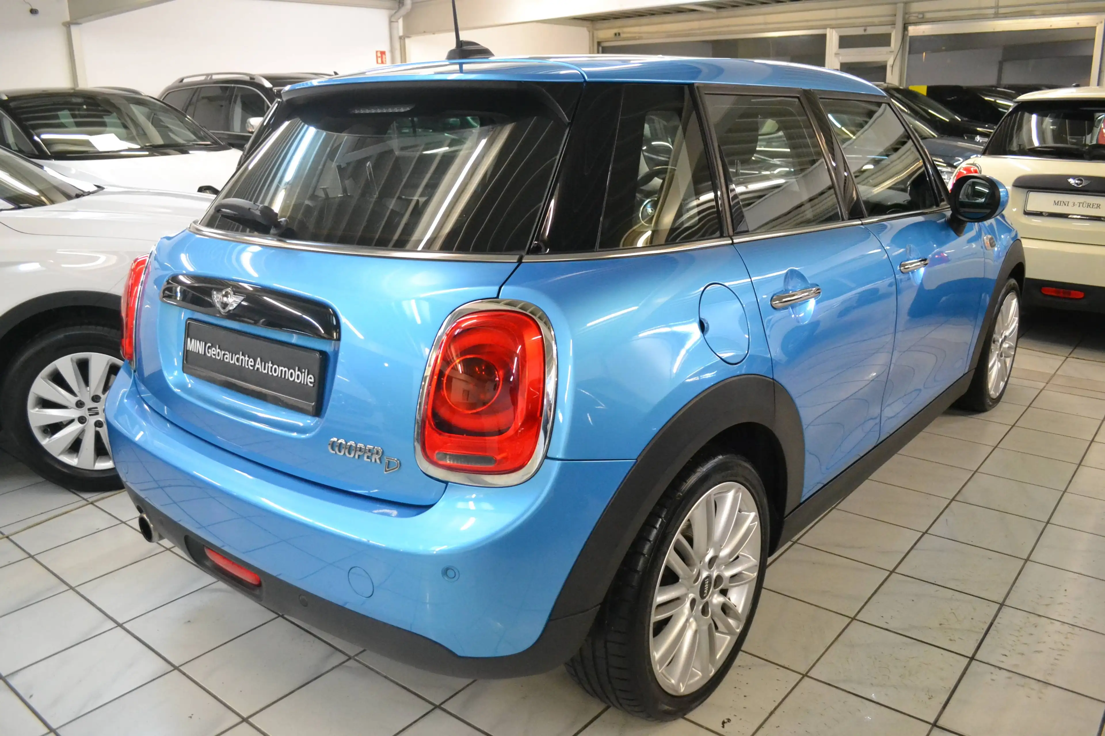MINI Cooper D 5-Türer*1.HAND*LED*T-LEDER*ALU17zoll*NAVIGATION* — photo 6
