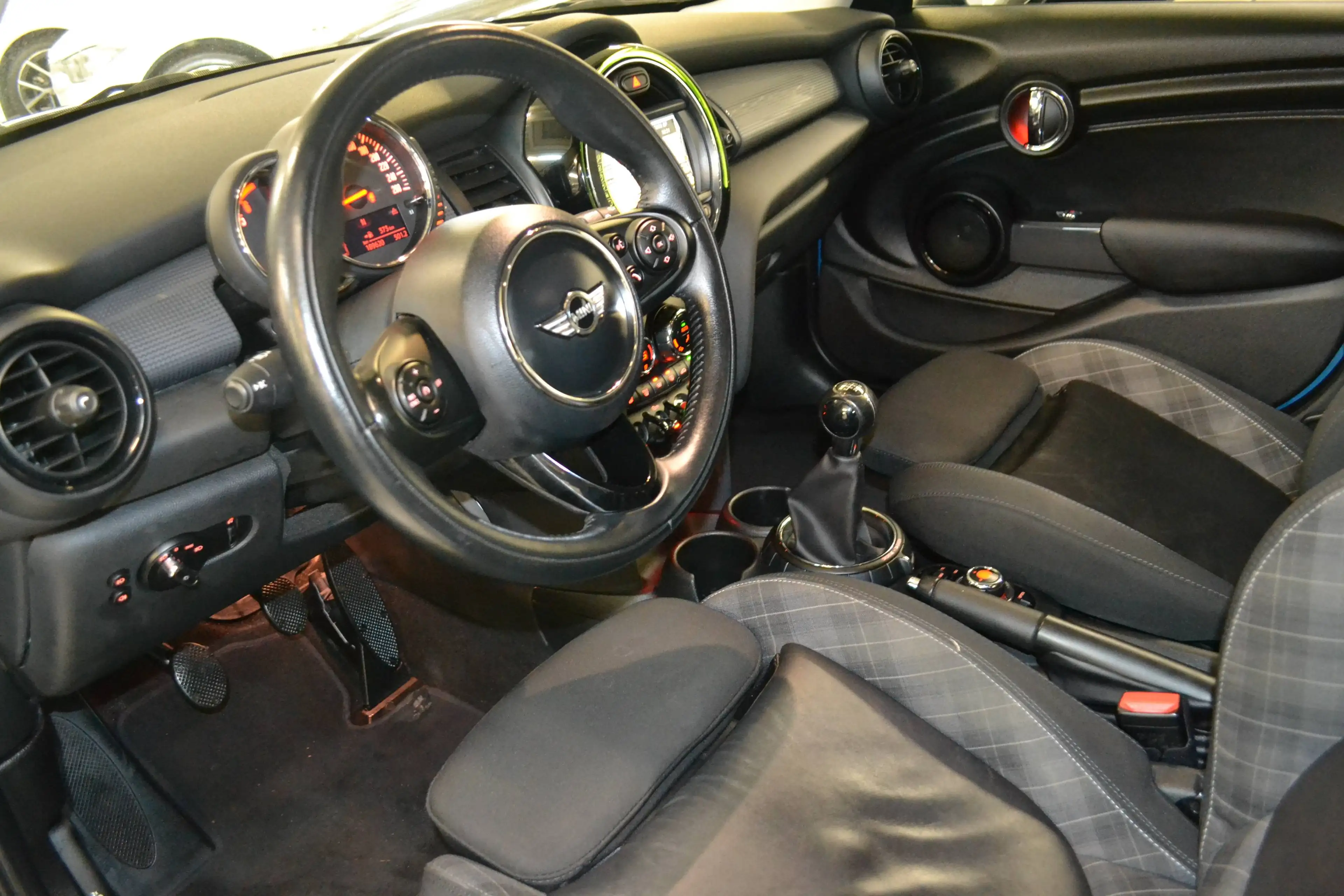 MINI Cooper D 5-Türer*1.HAND*LED*T-LEDER*ALU17zoll*NAVIGATION* — photo 10