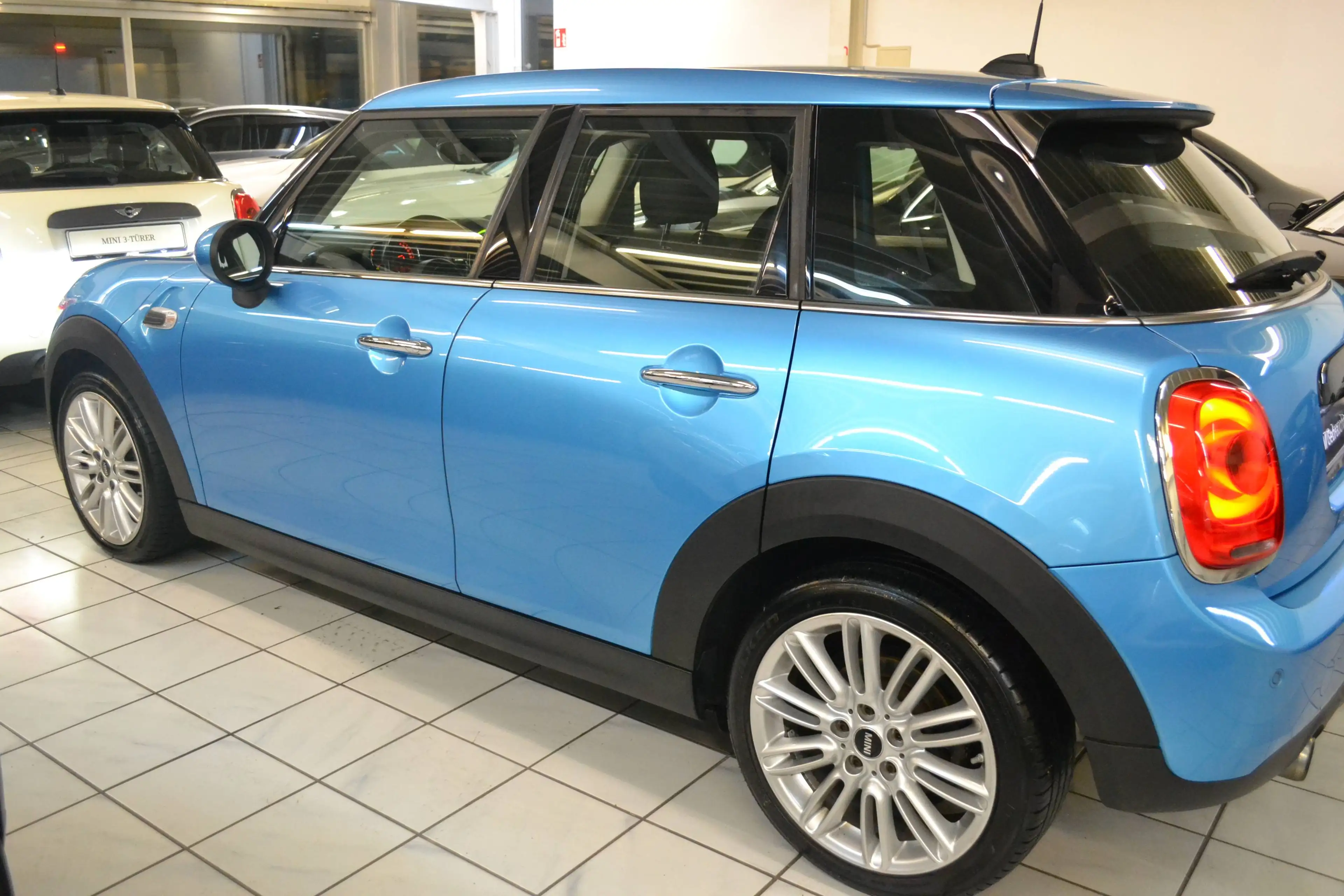 MINI Cooper D 5-Türer*1.HAND*LED*T-LEDER*ALU17zoll*NAVIGATION* — photo 7