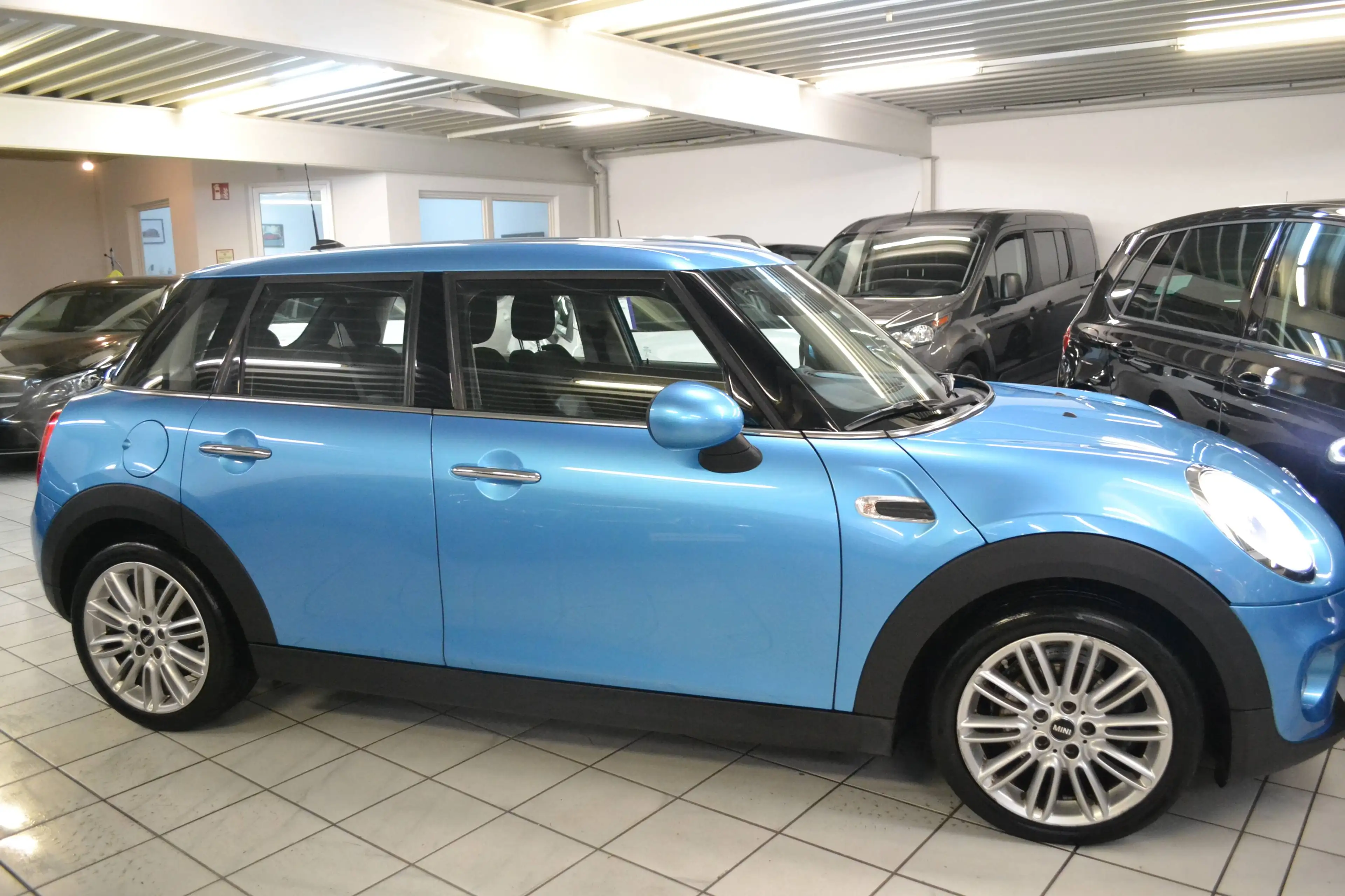MINI Cooper D 5-Türer*1.HAND*LED*T-LEDER*ALU17zoll*NAVIGATION* — photo 8