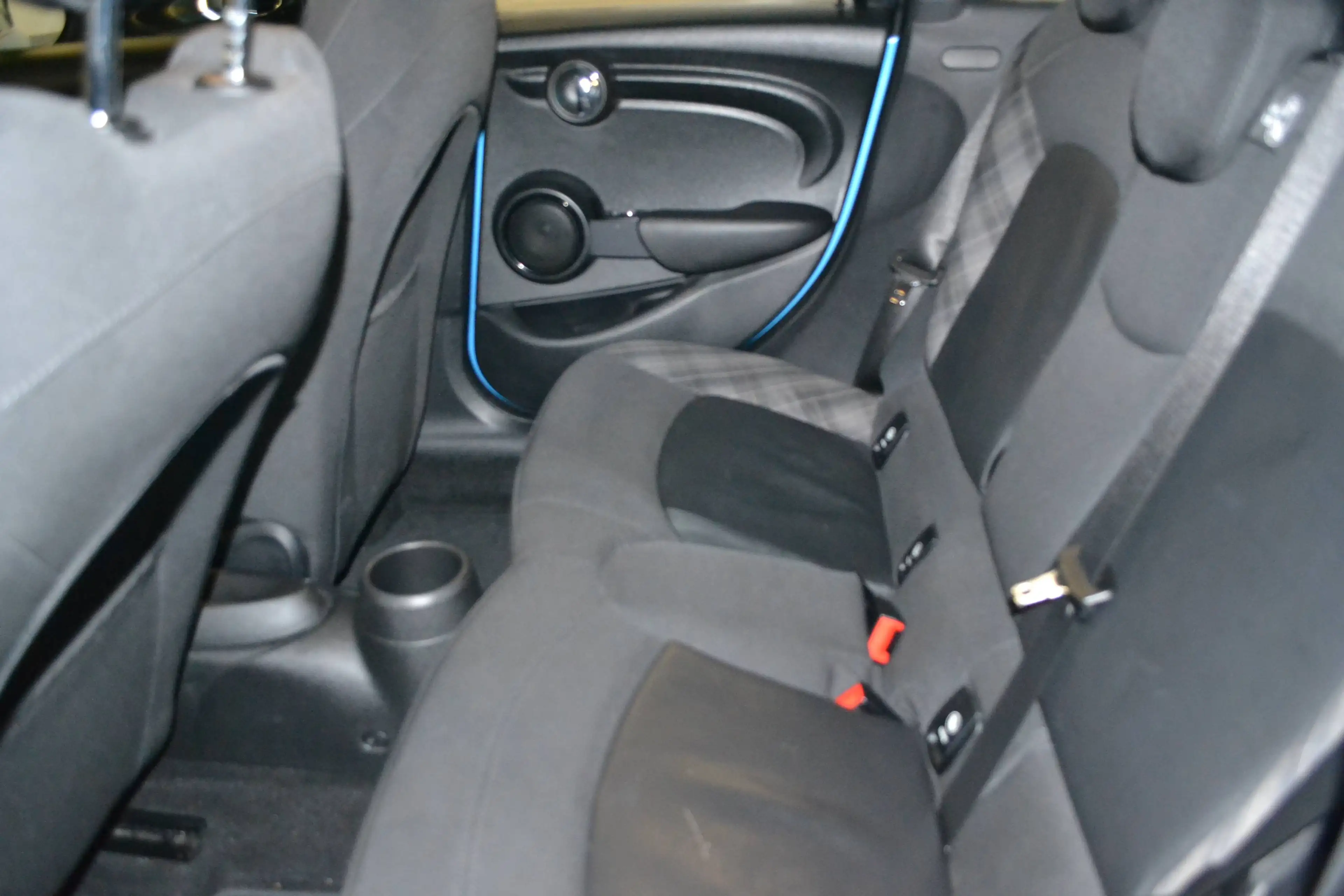 MINI Cooper D 5-Türer*1.HAND*LED*T-LEDER*ALU17zoll*NAVIGATION* — photo 11