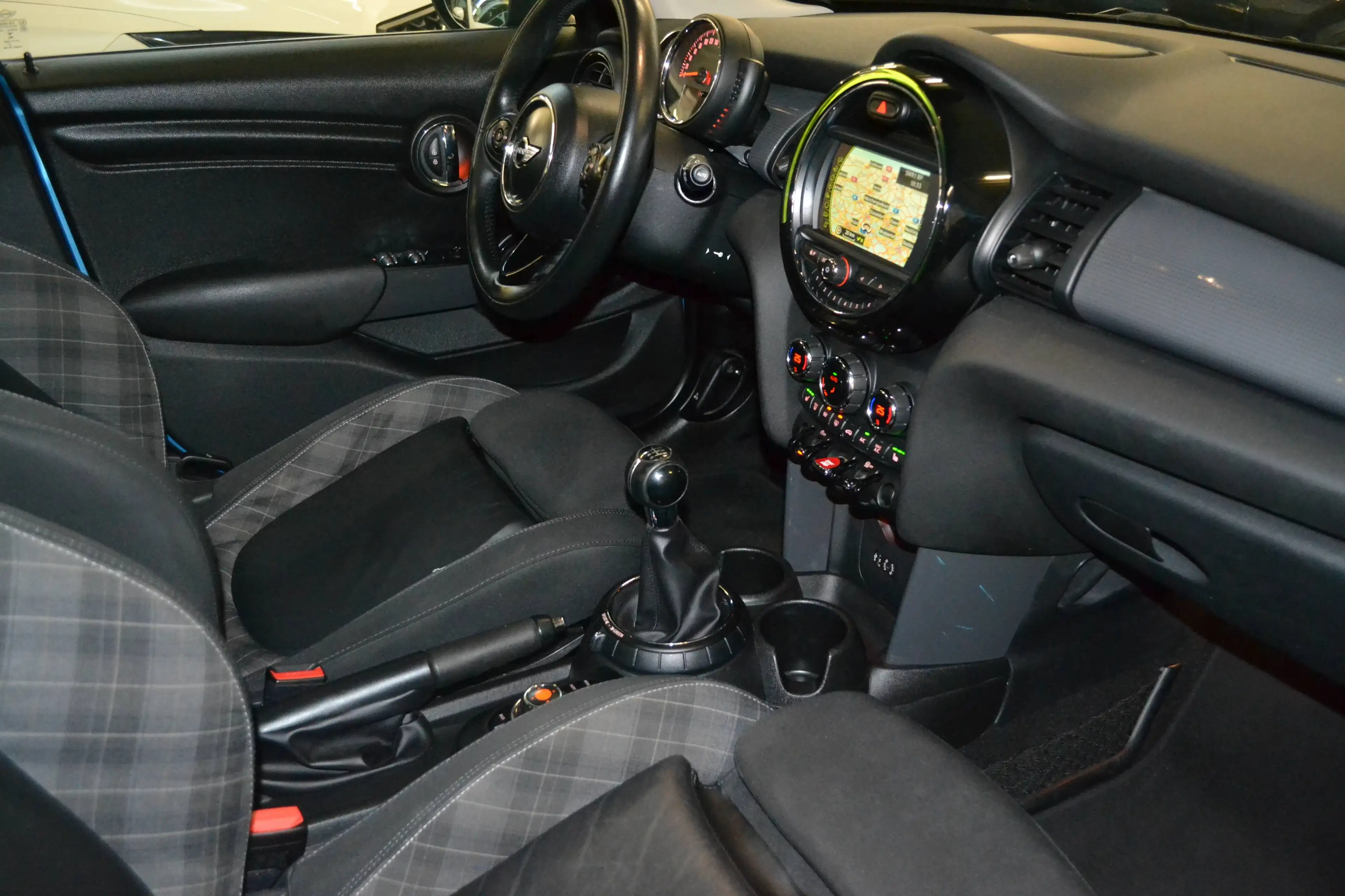 MINI Cooper D 5-Türer*1.HAND*LED*T-LEDER*ALU17zoll*NAVIGATION* — photo 9