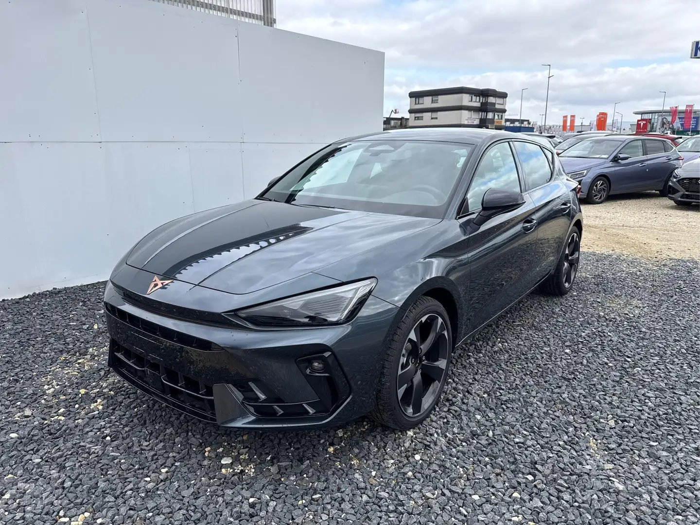 CUPRA Leon 1.5 eTSI DSG NAVI ACC SHZ KEYLESS 1.5 eTSI DSG ... Grau - 1