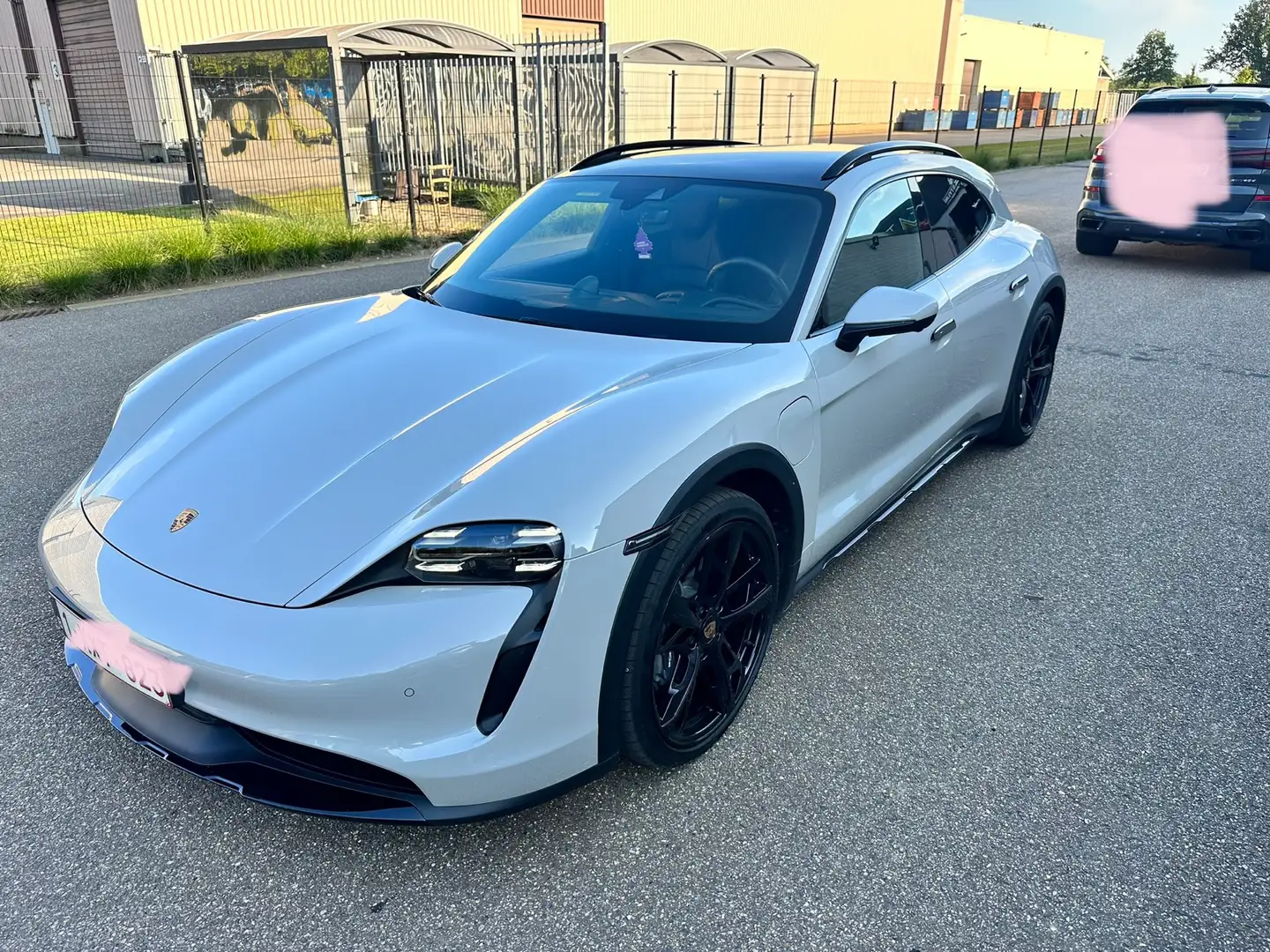 Porsche Taycan cross turismo - 1