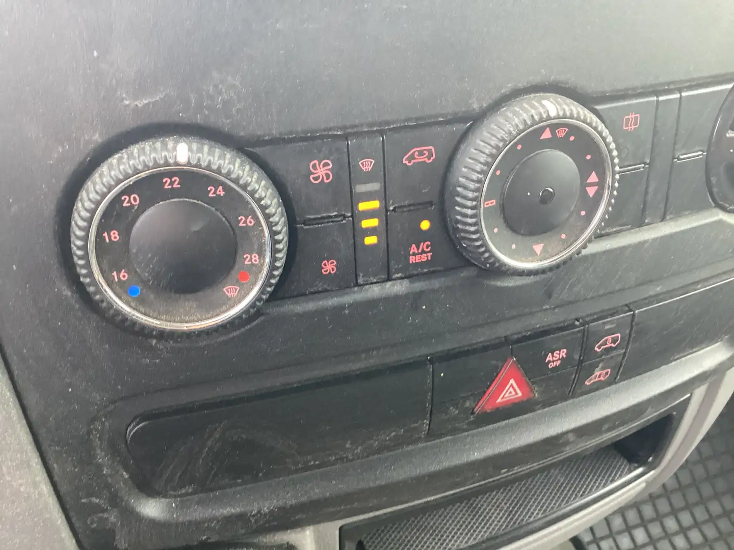 Volkswagen Crafter 35 HR-Kasten MR TDI - 2