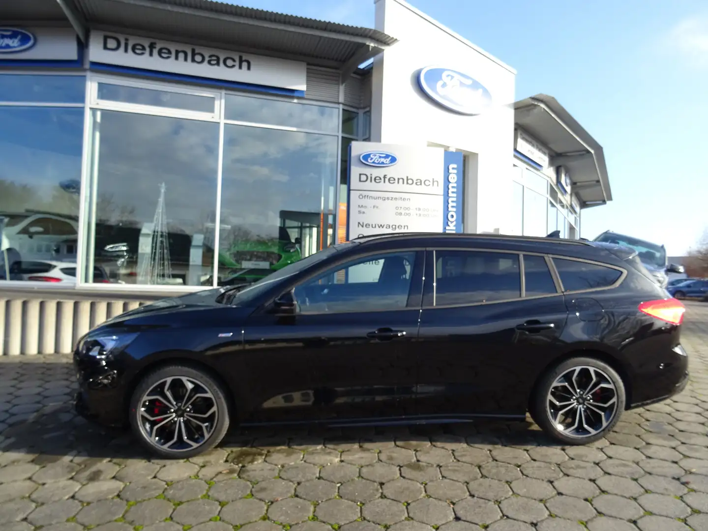 Ford Focus 1.0 Ecoboost ST-Line Turnier Schwarz - 2