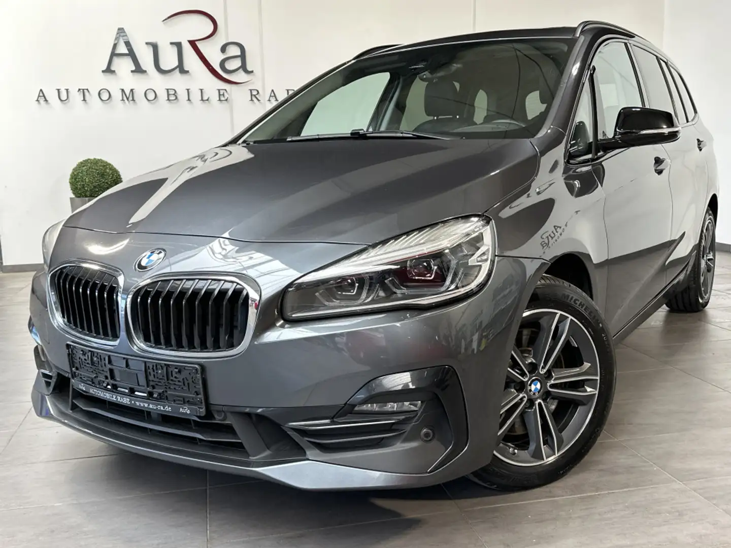 BMW 220 xD Sport-Line 7-Sitzer NAV+PANO Grau - 2
