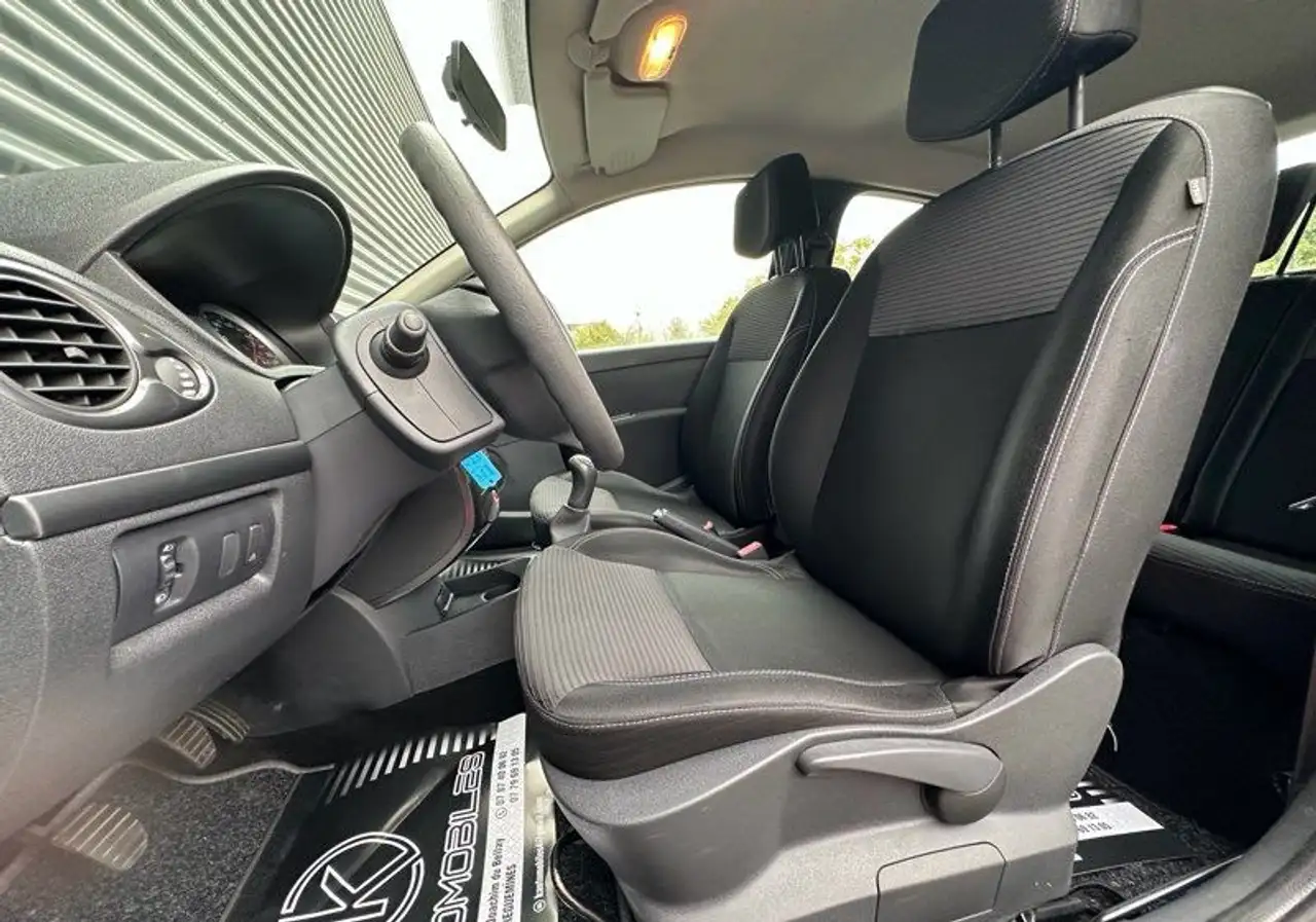 Renault Clio Citadine 5 portes — photo 7