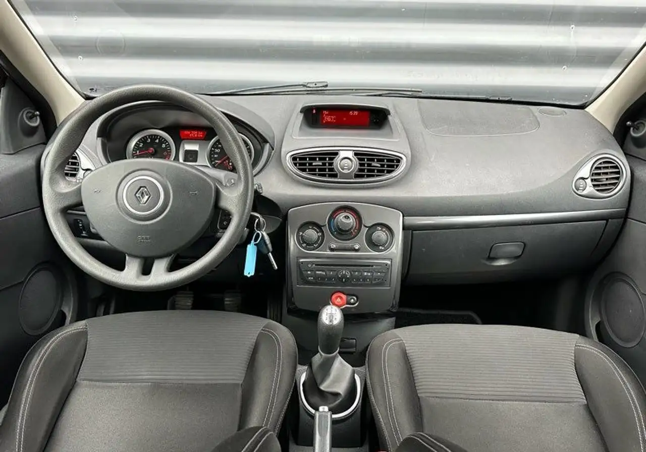 Renault Clio Citadine 5 portes — photo 6