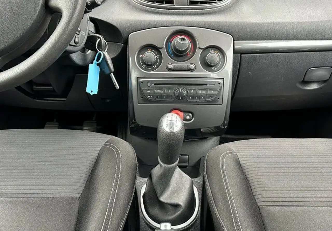 Renault Clio Citadine 5 portes — photo 13