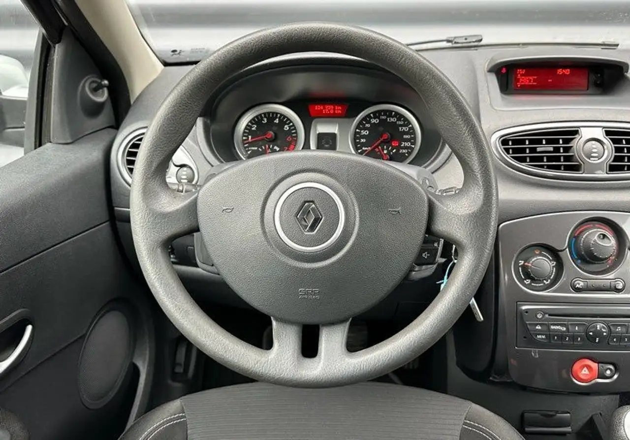 Renault Clio Citadine 5 portes — photo 11