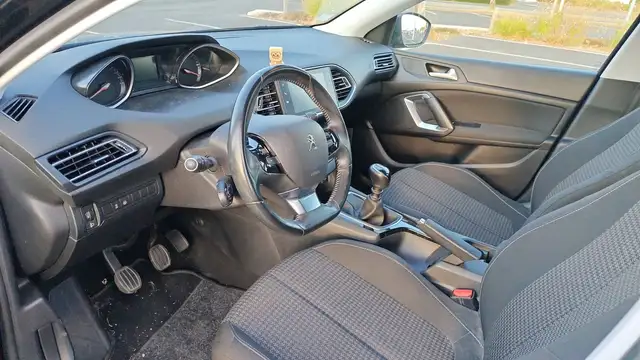 Peugeot 308 view 8