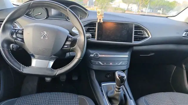 Peugeot 308 view 11