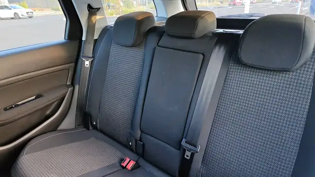 Peugeot 308 view 9