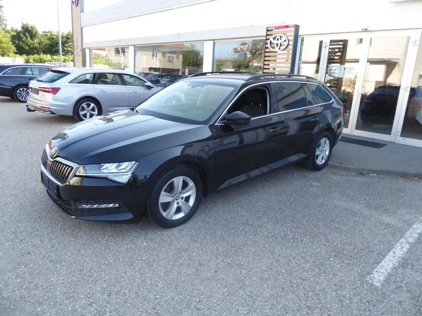 Skoda Superb Combi 2,0 TDI DSG *LED*KAMERA*SHZ* Schwarz - 2