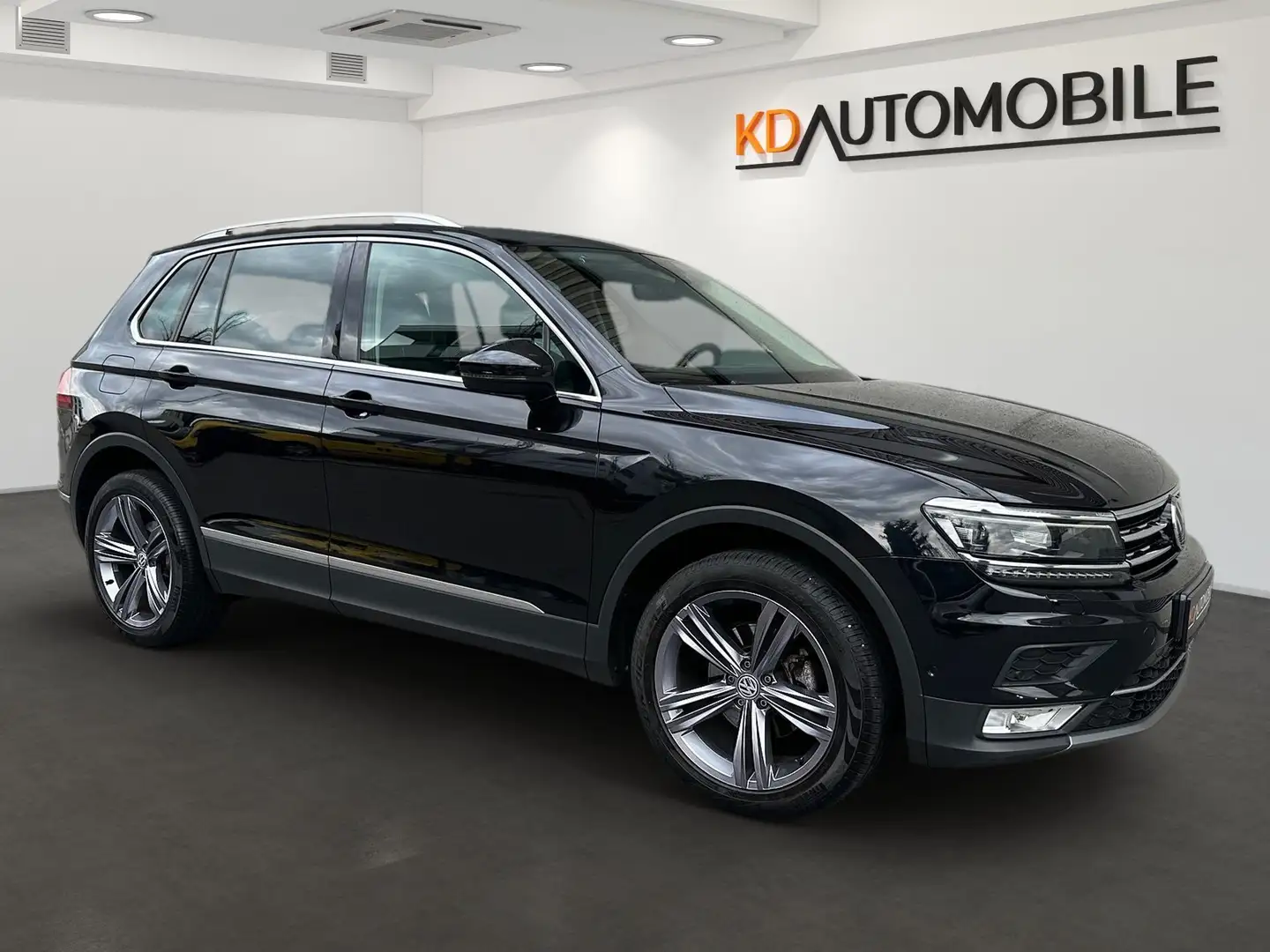 Volkswagen Tiguan 2,0 TDI 4Motion, Highline DSG Schwarz - 2