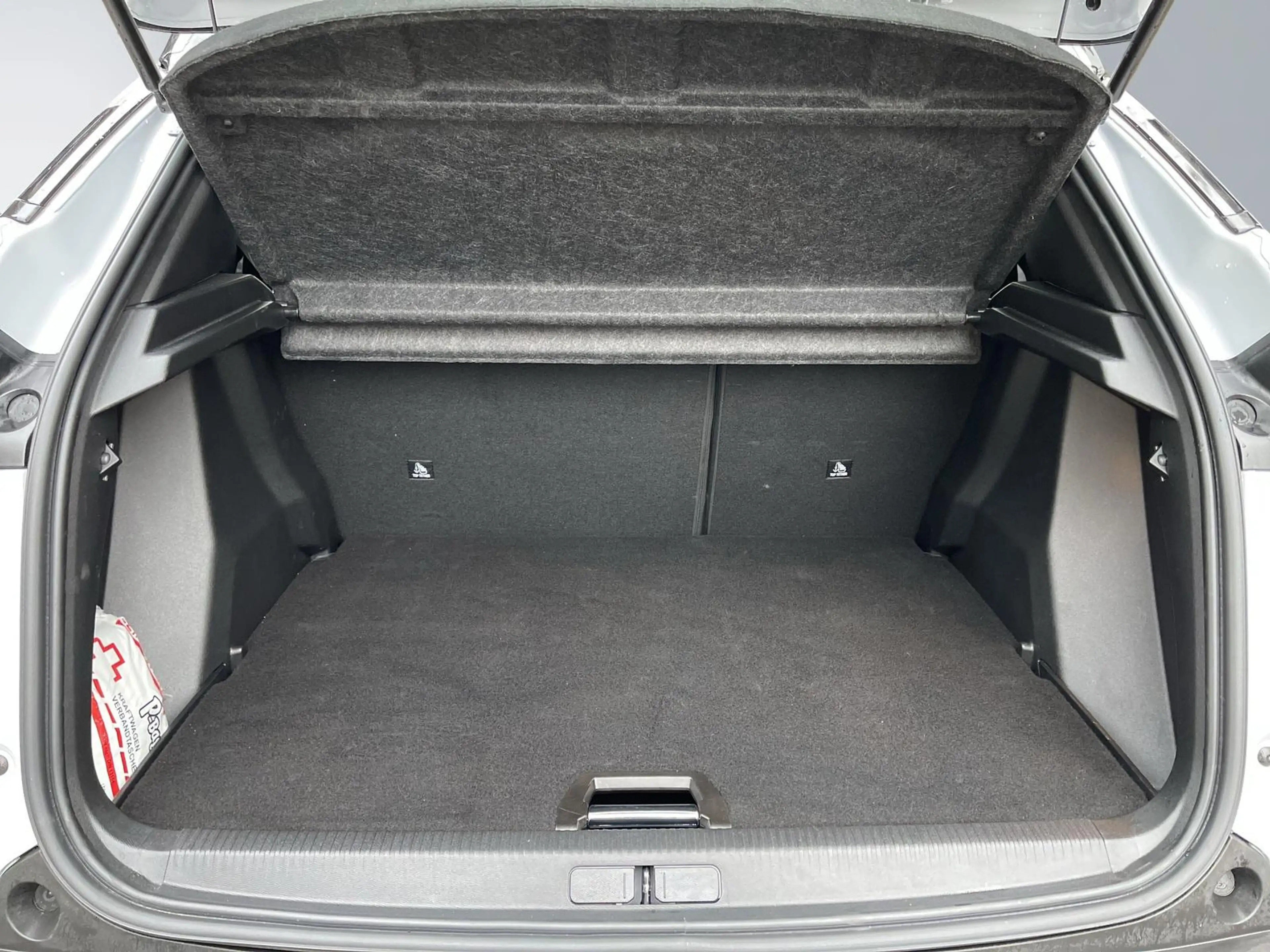 Peugeot 2008 Allure PureTech 130 EAT8*Navi*360°Kam*Shz — photo 5