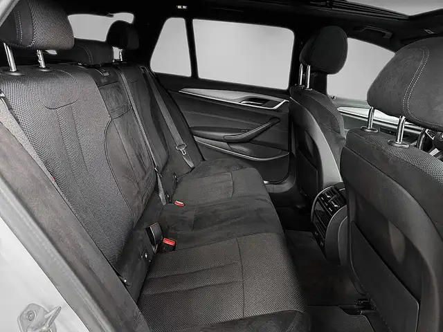 BMW 5 Series view 14