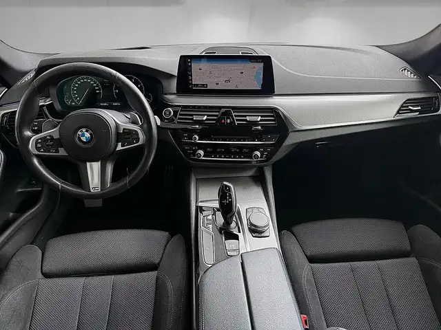 BMW 5 Series view 9