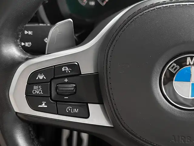 BMW 5 Series view 11