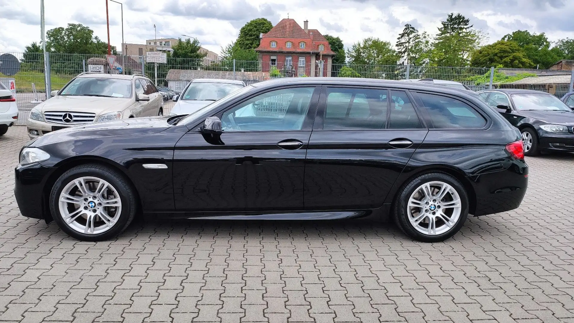 BMW 535 d xDrive+M-Paket+HUD+Kamera+LED+Leder+ACC Schwarz - 2