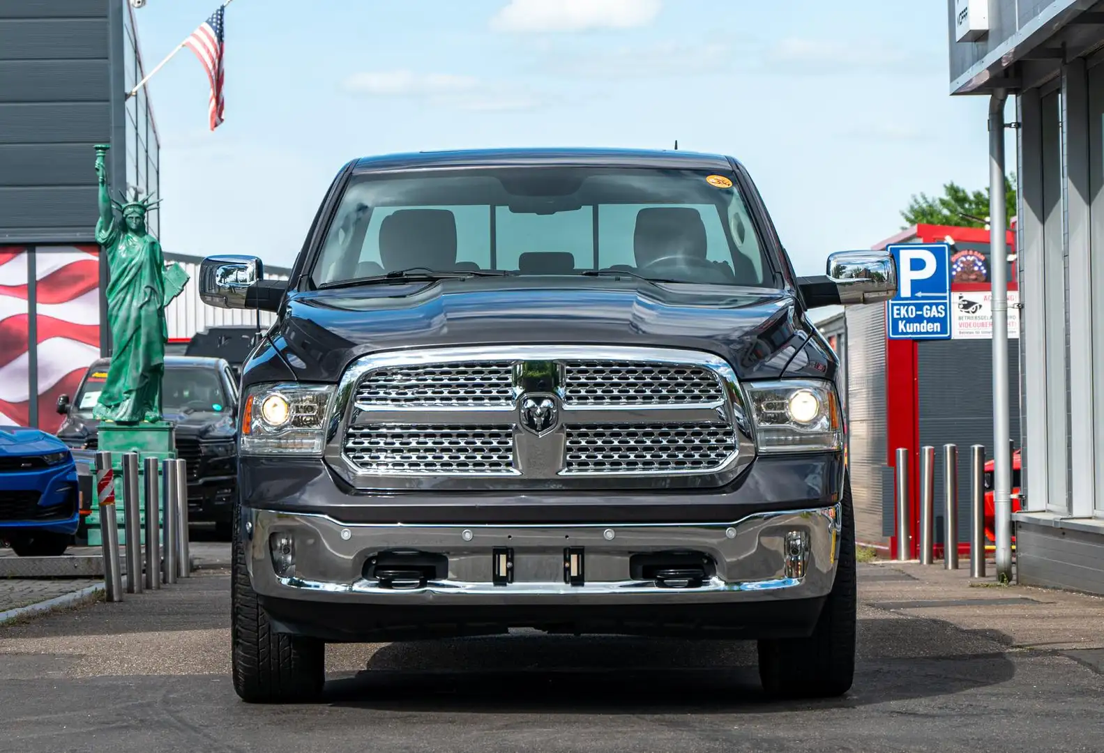 Dodge RAM Laramie 5,7l Quad Cab,LPG,AHK Grau - 2