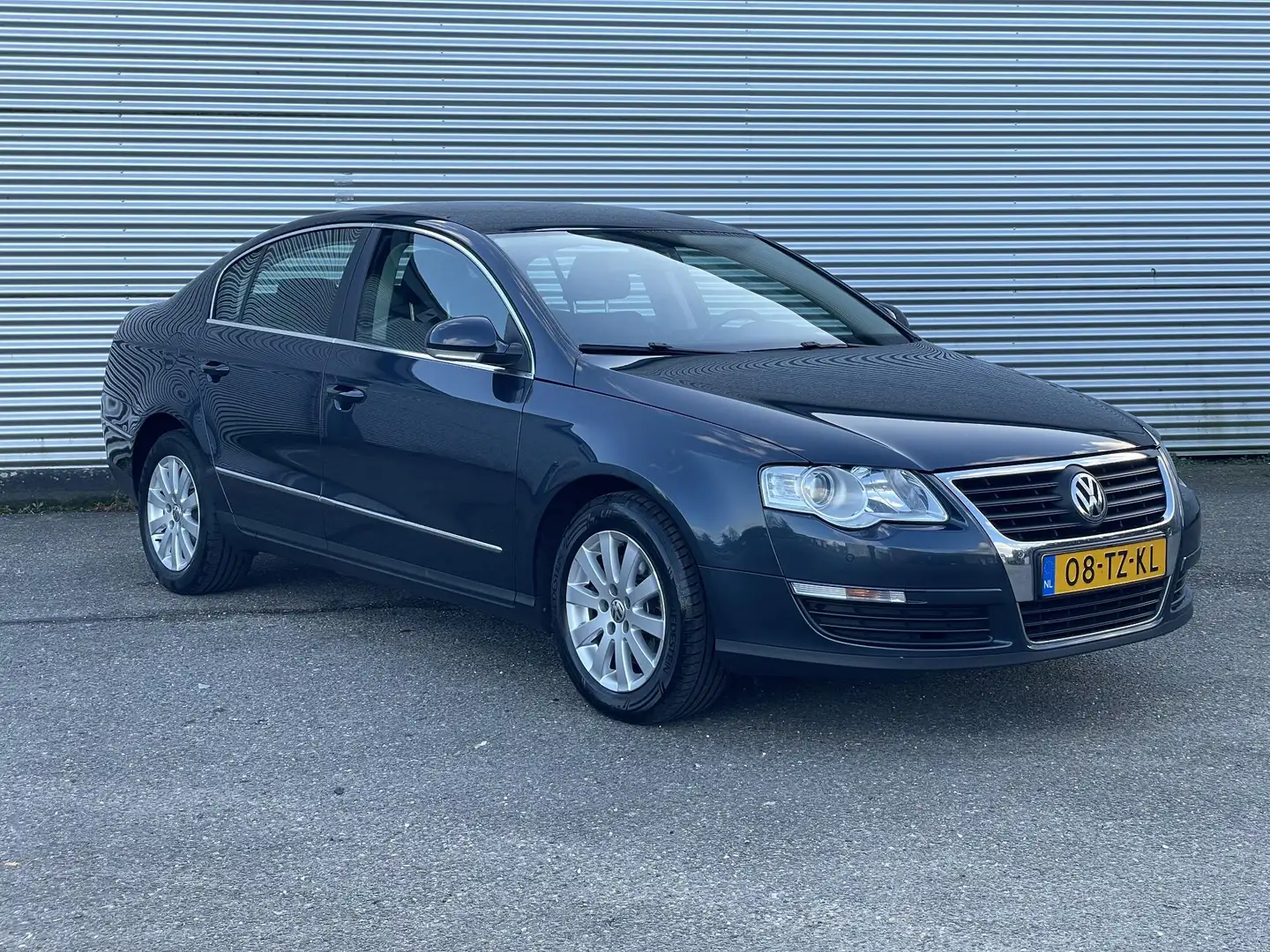 Volkswagen Passat 2.0 FSI Comfortline bijtellingsvriendelijk. Grijs - 2