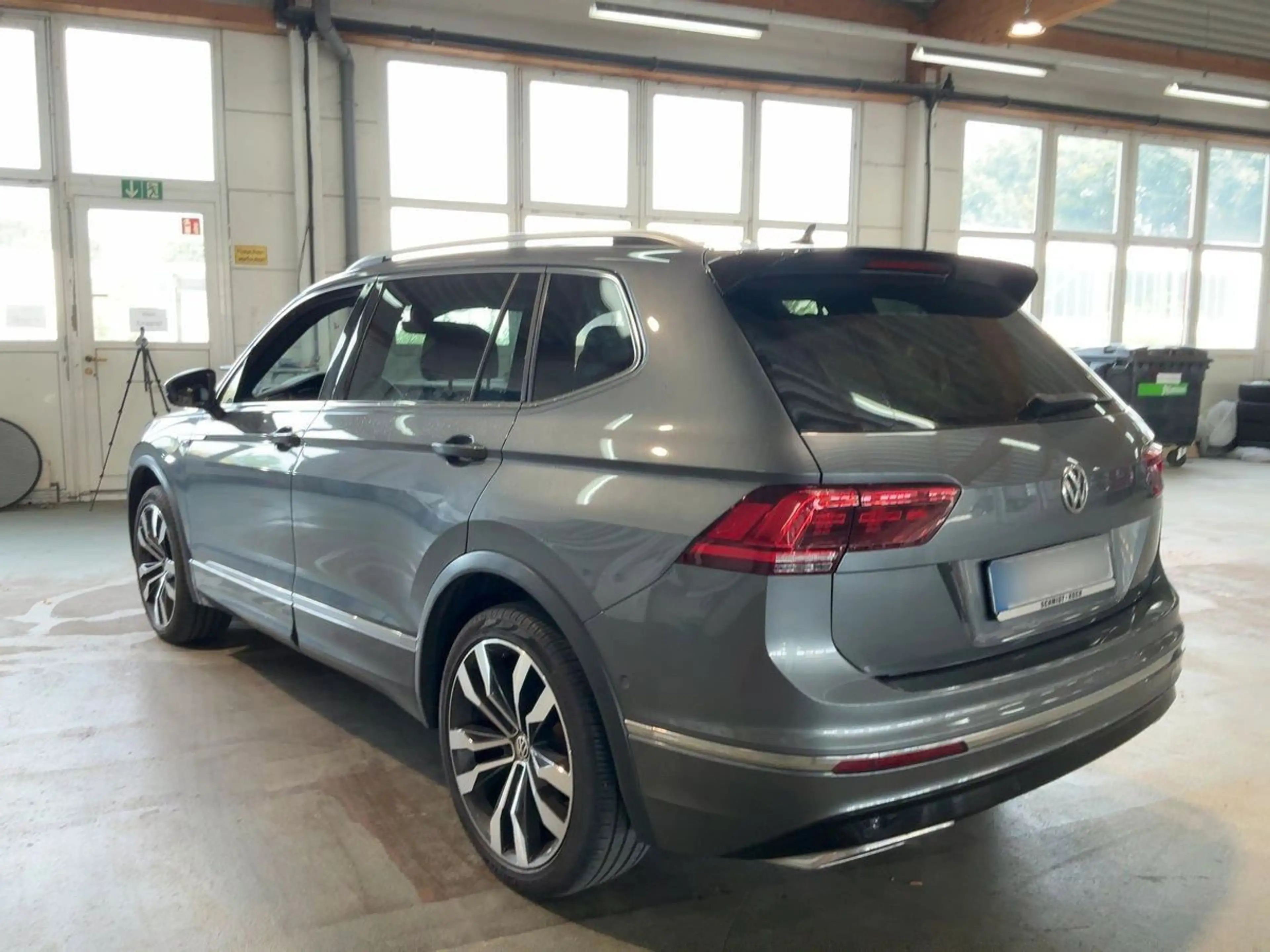 Volkswagen Tiguan Allspace 2xR-LINE+STDHZG+AHK+HdUp+360°CAM — photo 2