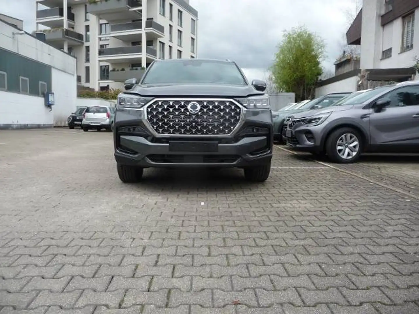 KGM Rexton 2,2 e-XDi AT LUX / Wildl Grau - 1