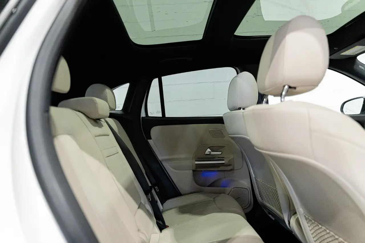 Mercedes-Benz GLA снимка Mercedes-Benz GLA