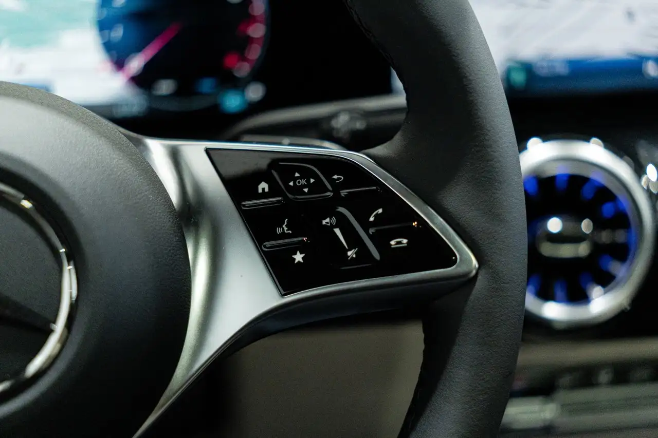 Mercedes-Benz GLA снимка Mercedes-Benz GLA