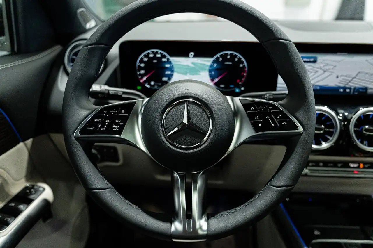Mercedes-Benz GLA снимка Mercedes-Benz GLA