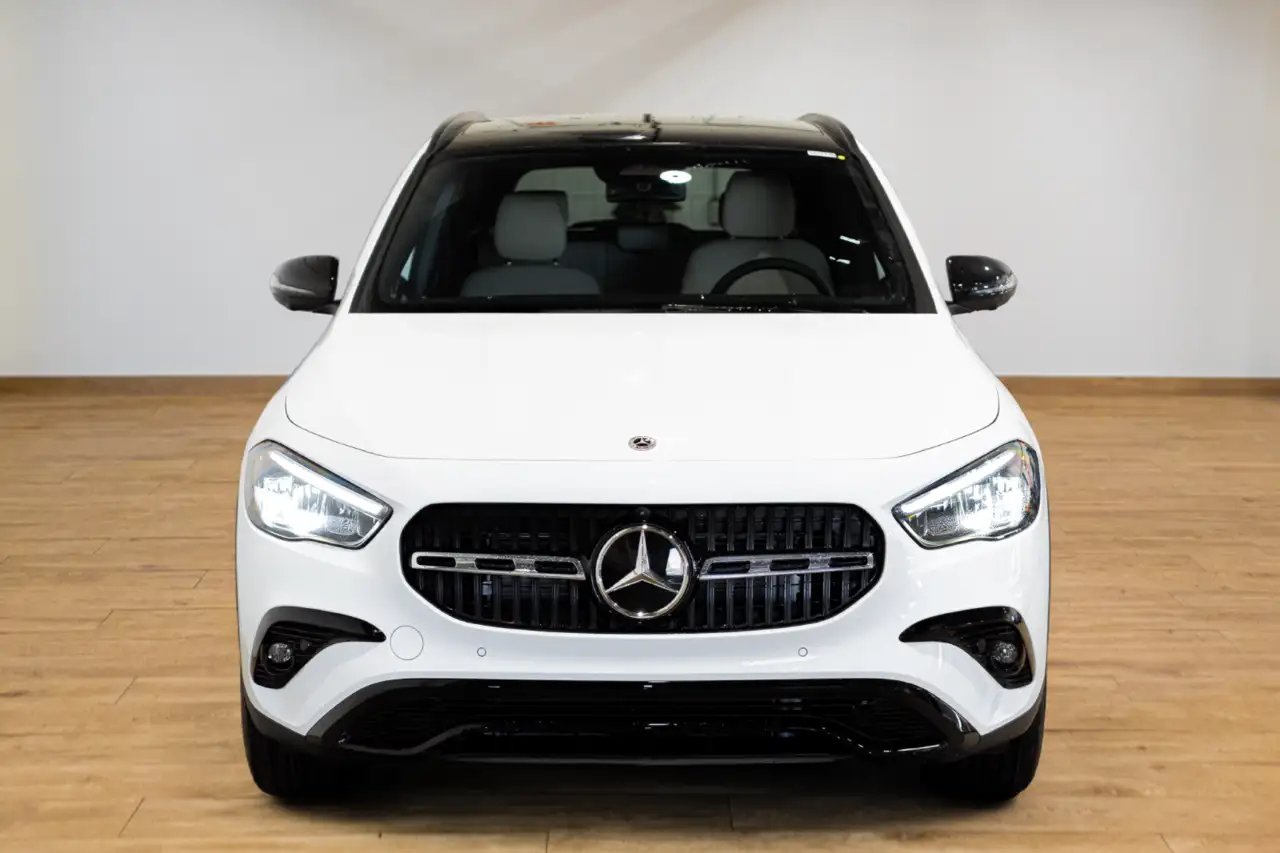 Mercedes-Benz GLA снимка Mercedes-Benz GLA