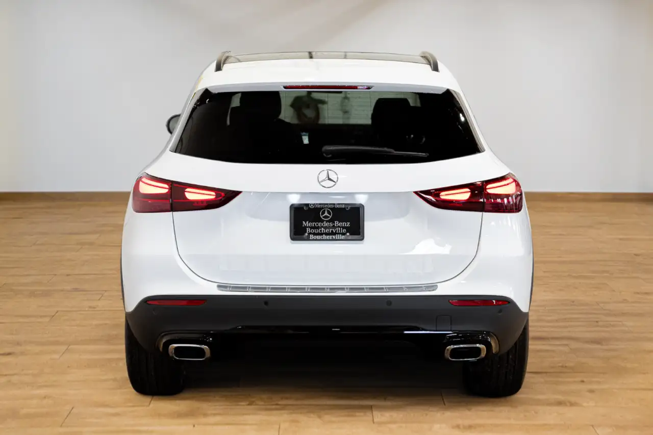 Mercedes-Benz GLA снимка Mercedes-Benz GLA