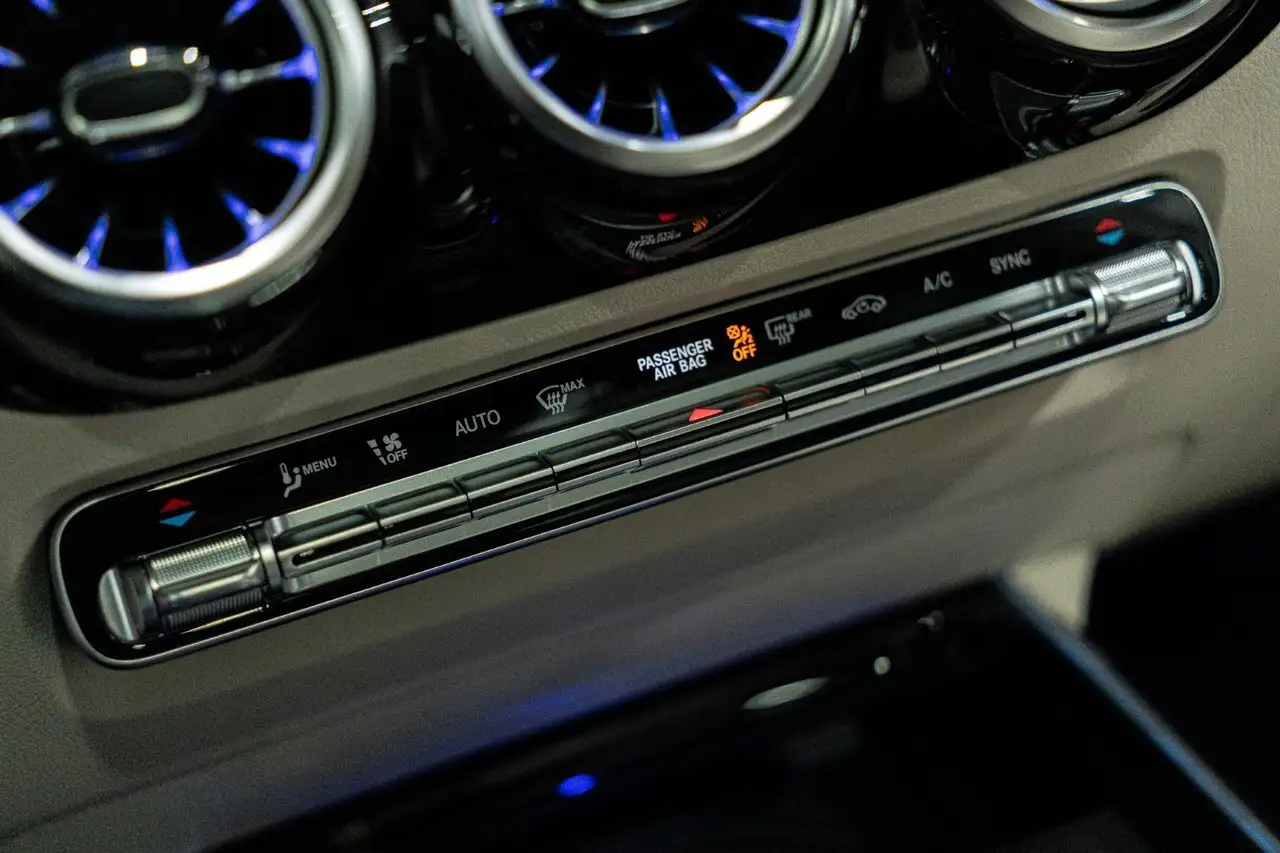 Mercedes-Benz GLA снимка Mercedes-Benz GLA