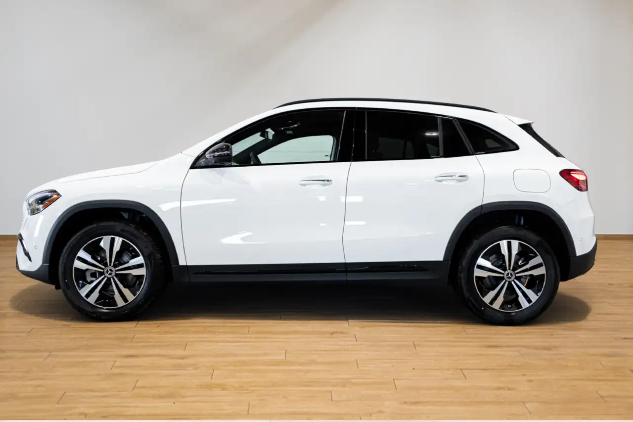 Mercedes-Benz GLA снимка Mercedes-Benz GLA
