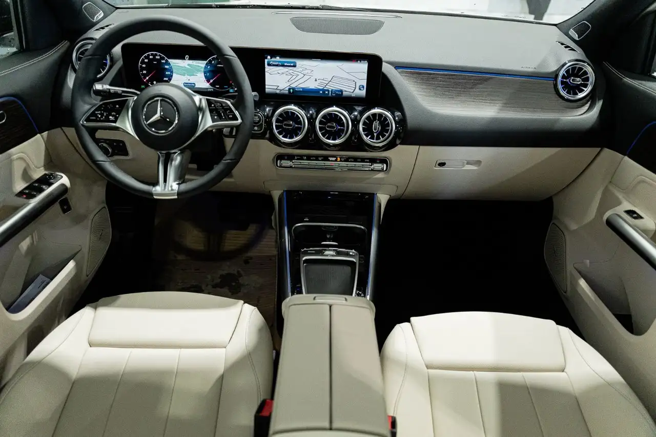 Mercedes-Benz GLA снимка Mercedes-Benz GLA