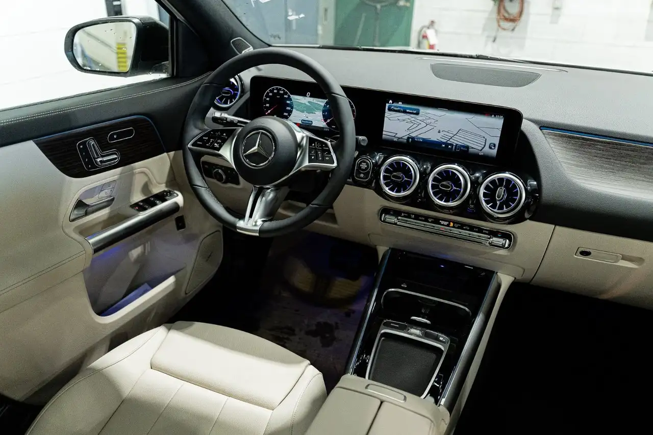 Mercedes-Benz GLA снимка Mercedes-Benz GLA