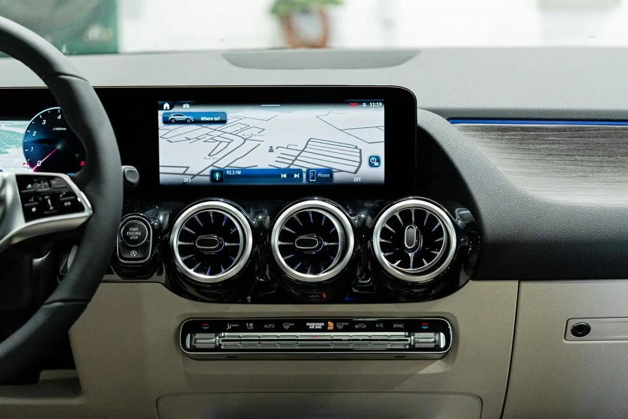 Mercedes-Benz GLA снимка Mercedes-Benz GLA