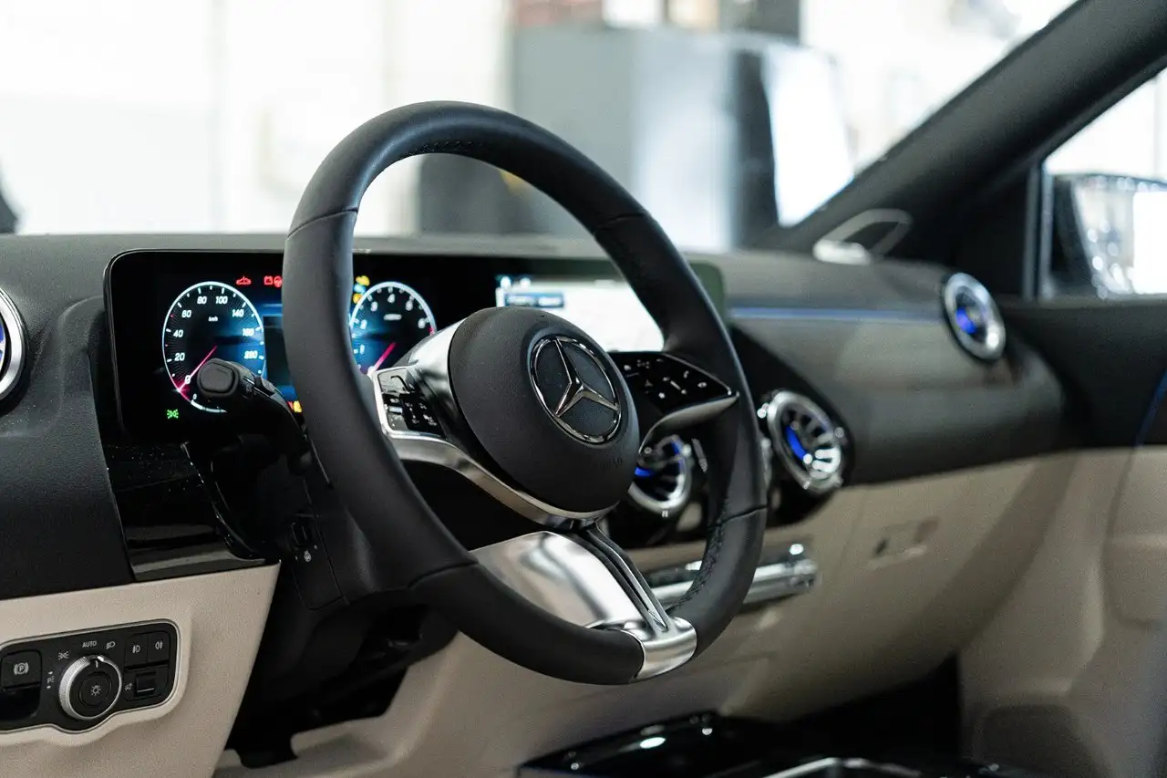 Mercedes-Benz GLA снимка Mercedes-Benz GLA