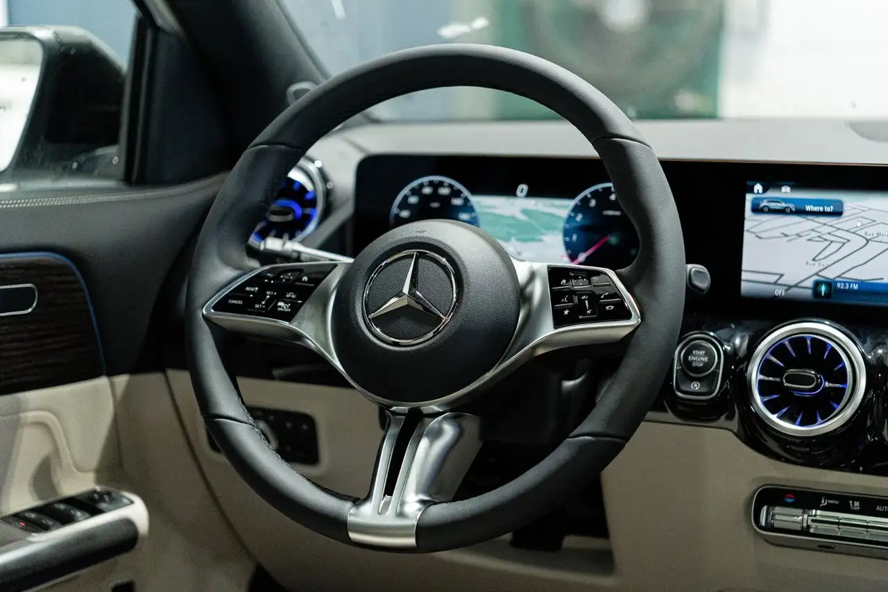 Mercedes-Benz GLA снимка Mercedes-Benz GLA