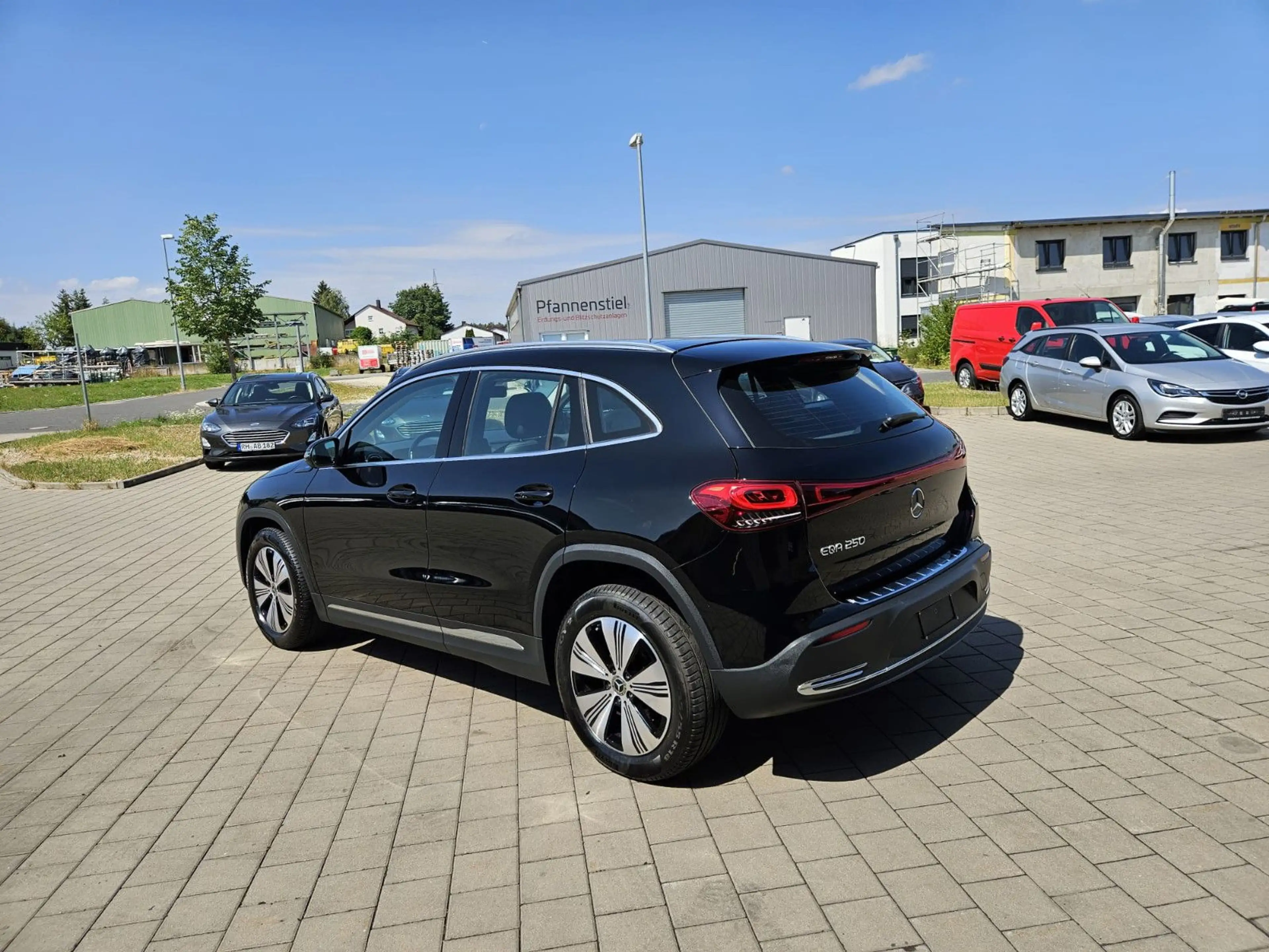 Mercedes-Benz EQA EQA 250 Progressive*Panoramadach*AHK*1Hand — photo 6