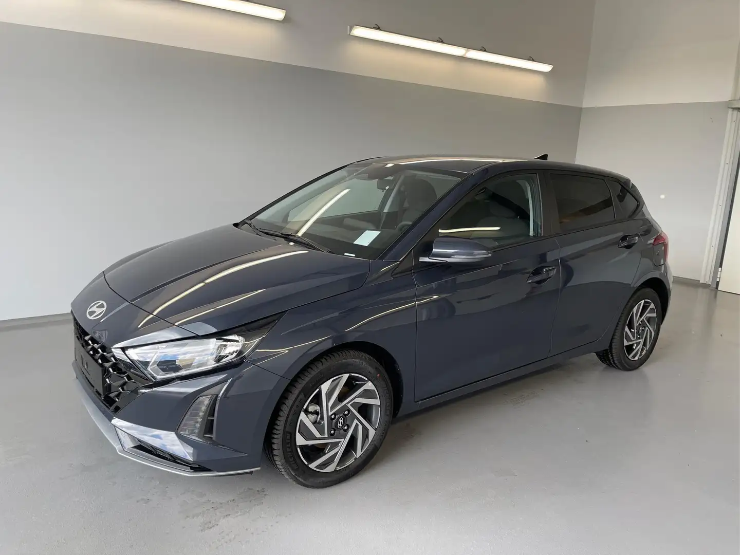 Hyundai i20 Family 1.0 T-GDI Kamera+Sitzheizung+Navi+Alu16+... Grau - 1